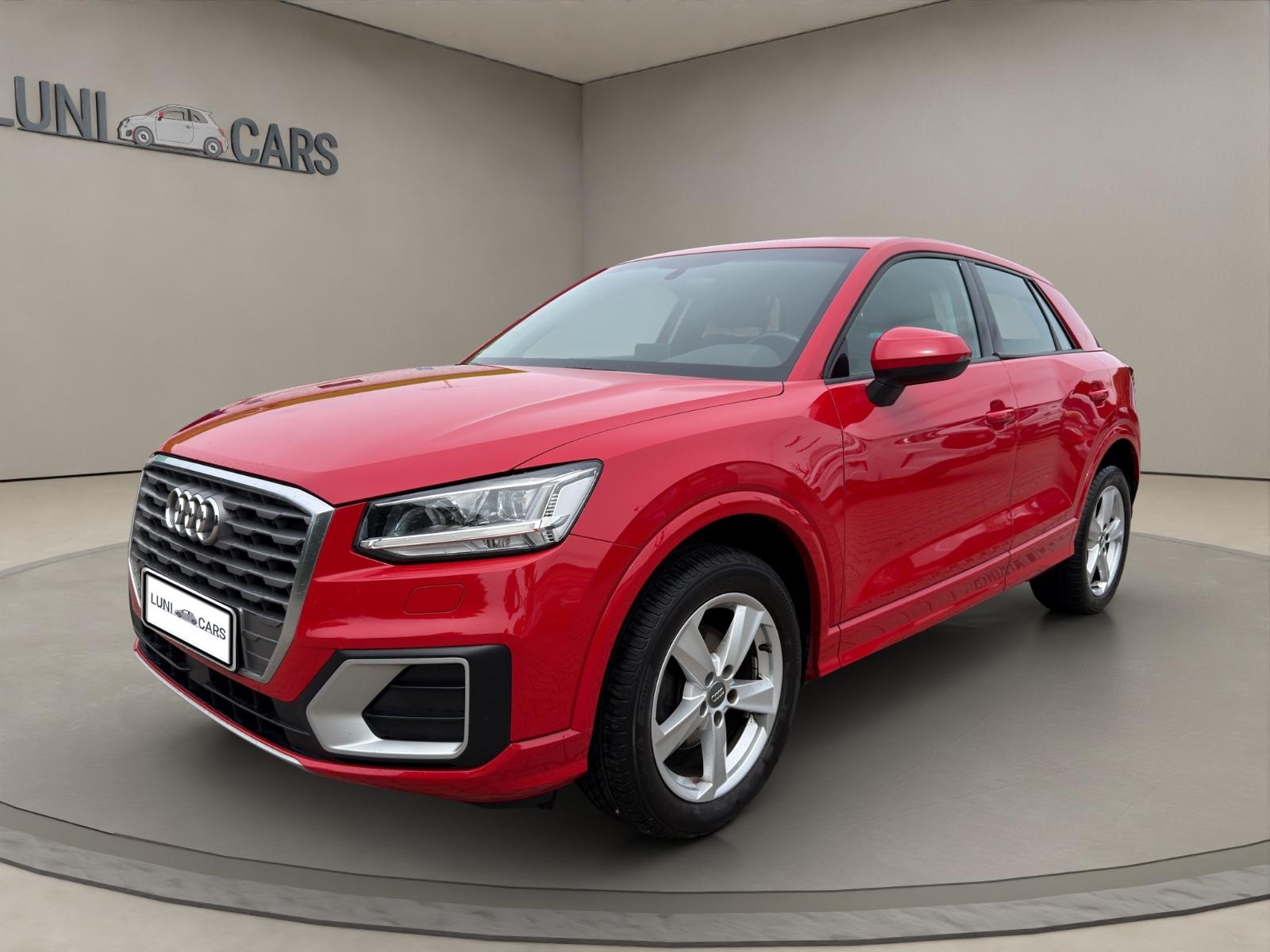 Audi Q2 35 TFSI Sport / LED / AHK / SHZ / Car-Play