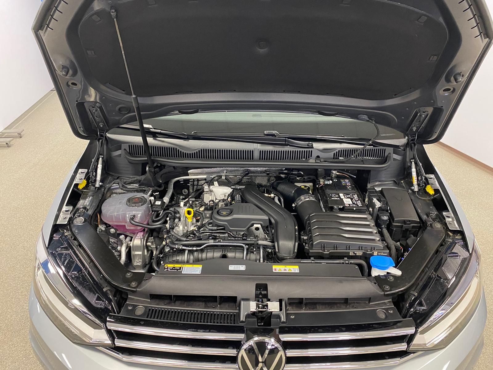 Fahrzeugabbildung Volkswagen Touran 1.5 TSI Comfortline+IQLIGHT+ACC+AHK+TOTWI