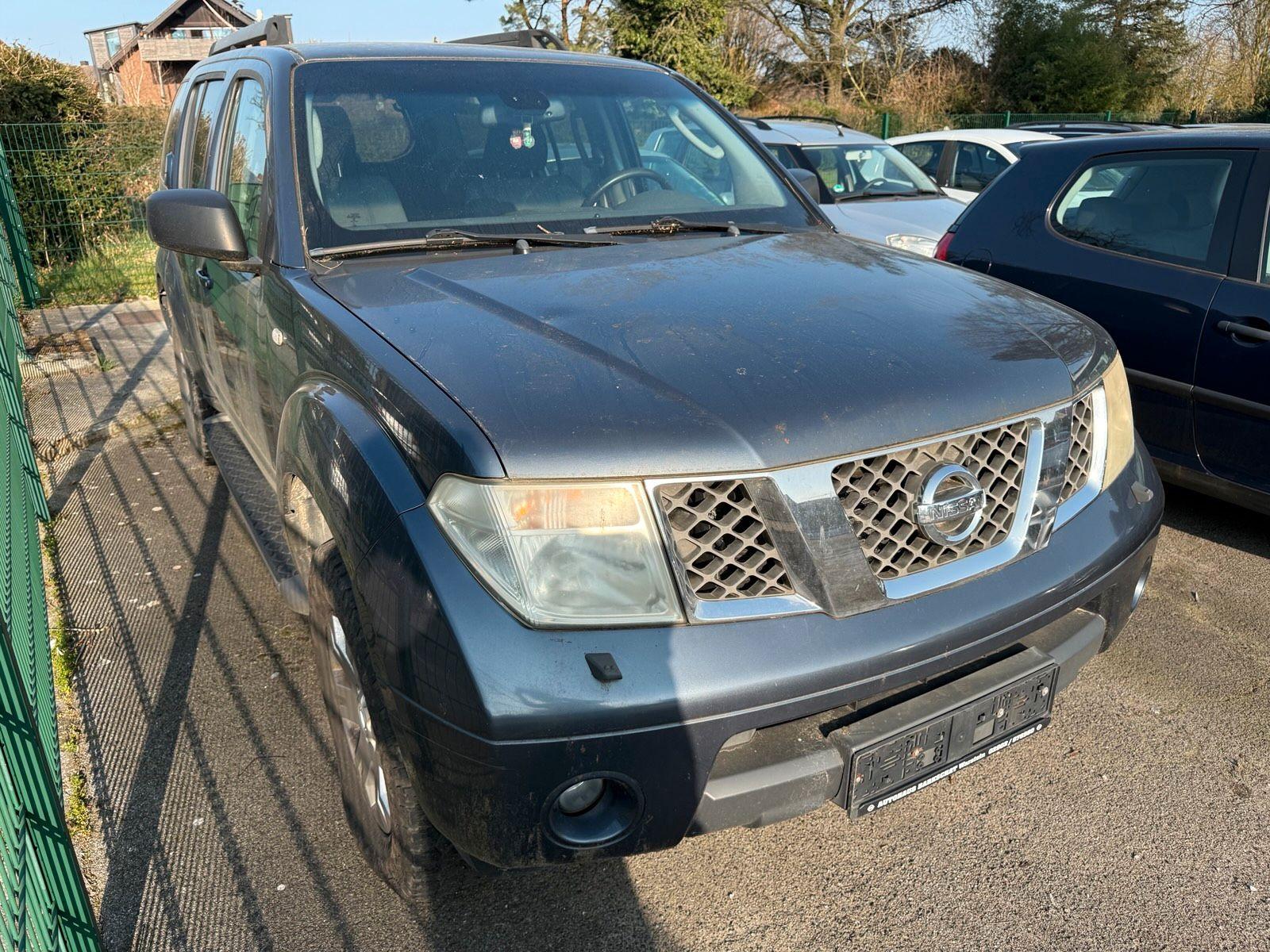 Nissan Pathfinder 2005 — салон