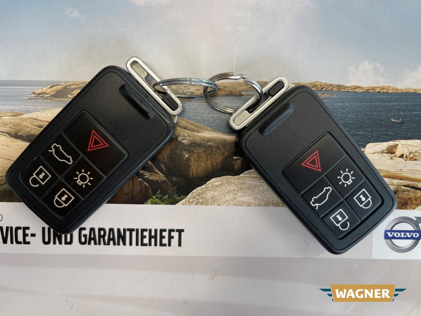 Fahrzeugabbildung Volvo XC60 Momentum 2WD T5 Automatik Sitzheizung