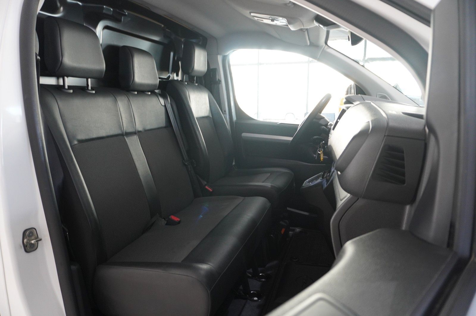 Fahrzeugabbildung Opel Vivaro-e Cargo Edition "M" KLIMA/PDC/TEMP./USB