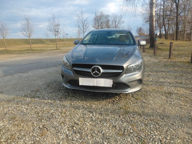 MERCEDES-BENZ CLA 200 Shooting Brake -