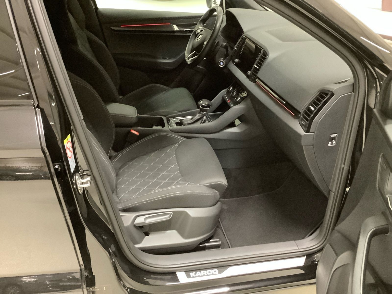 Karoq 1.5 TSI DSG SPORTLINE AHK CANTON 360° ACC