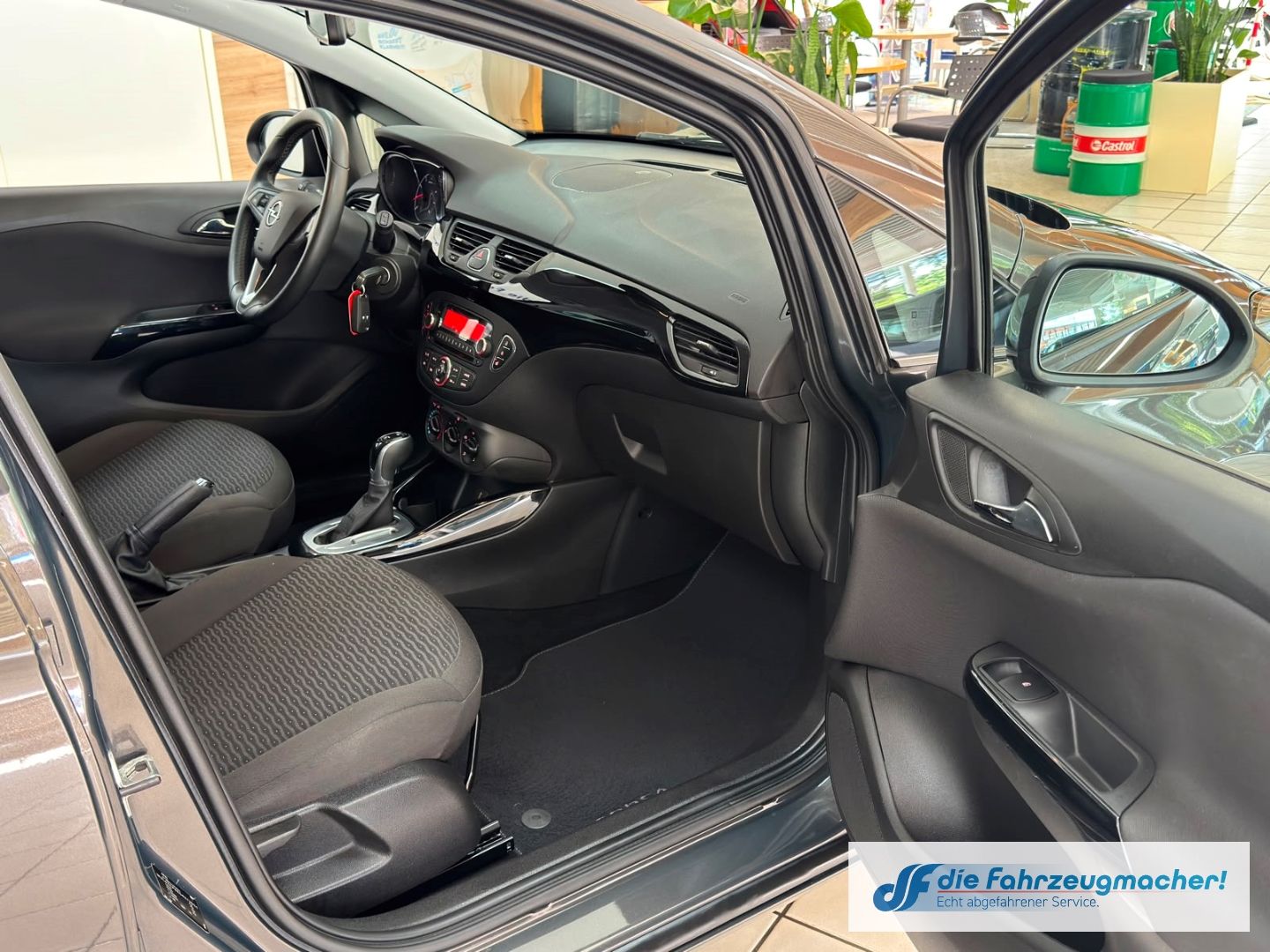 Fahrzeugabbildung Opel Corsa E drive Automati SHZ LenkradH Temp PDC Ber