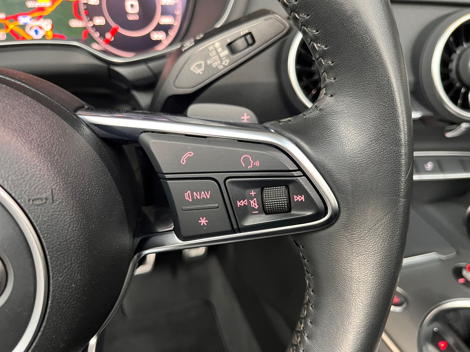 Fahrzeugabbildung Audi TT Roadster  45 TFSI quattro S line S tronic LED