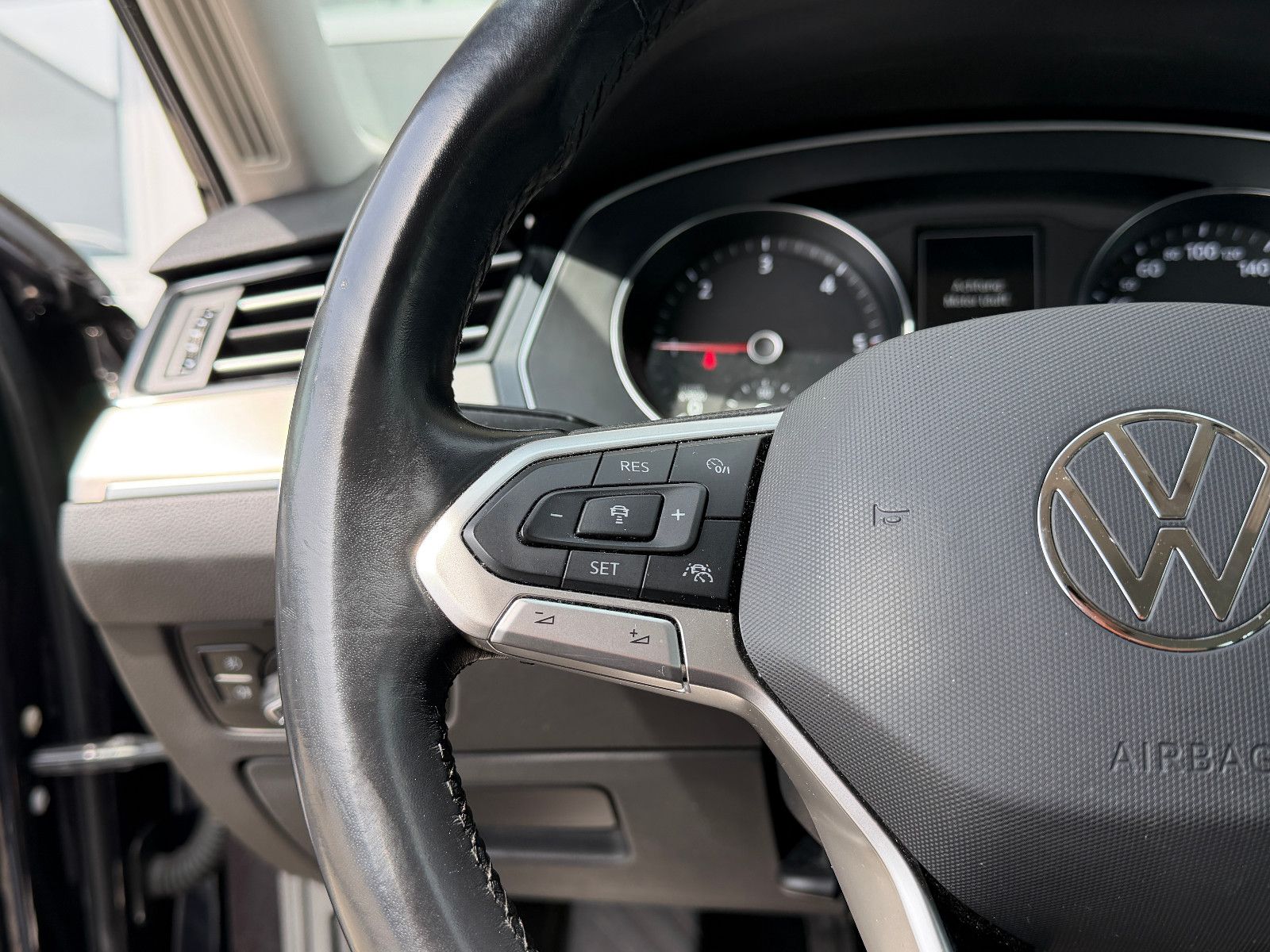 Fahrzeugabbildung Volkswagen Passat 2.0 HIGHLINE /KAMERA/MASSAGE/SHZ/LED/NAVI