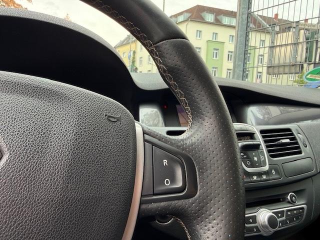 Renault Laguna 2010 — photo 10