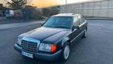 Mercedes-Benz W124 300D Turbo Sportline in Blauschwarz - Mercedes-Benz 300 mit Diesel-Antrieb: W124