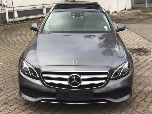 Mercedes-Benz E 220 E -Klasse T-Modell E 220 d \PanoramaDach