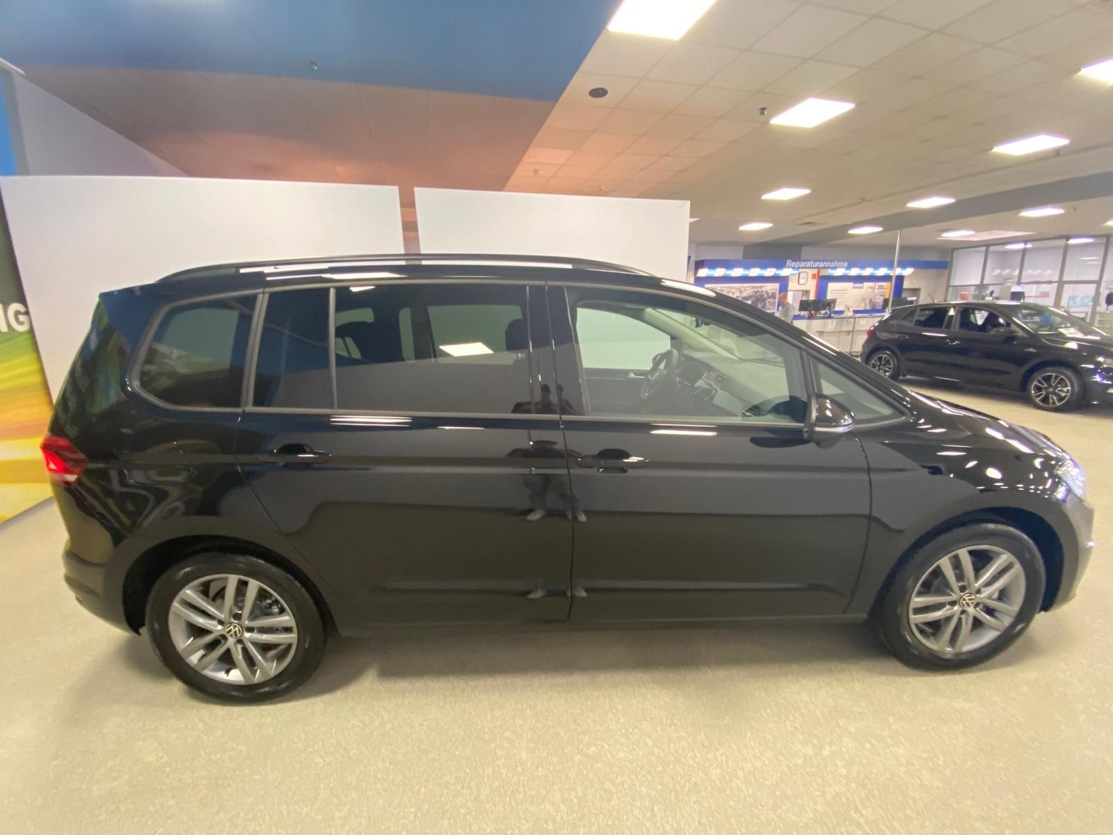 Fahrzeugabbildung Volkswagen Touran 1.5 TSI Comfortline+MATRIX+ACC+TOTWINKEL+