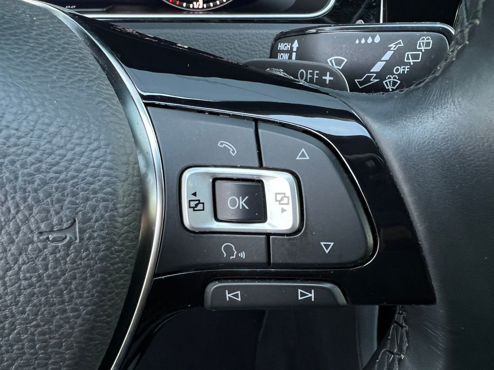 Fahrzeugabbildung Volkswagen Golf VII Variant Highline 1.4 TSI DSG *AHK, Navi