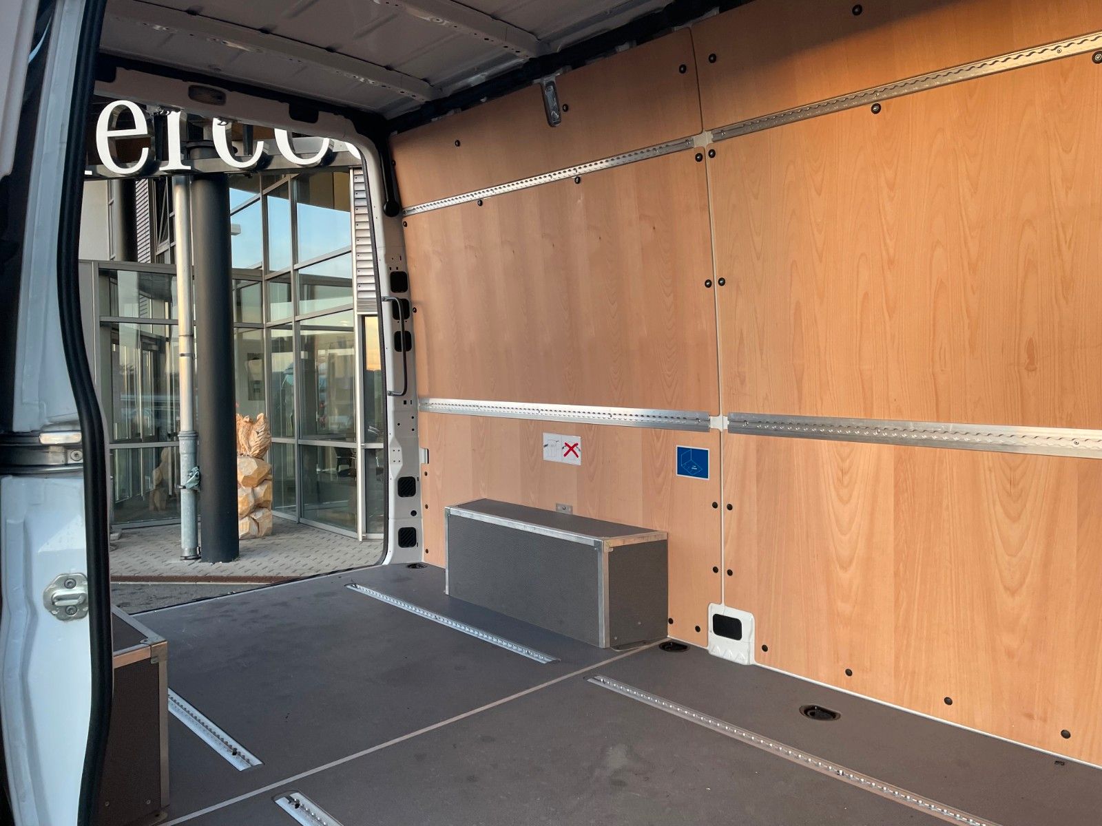 Fahrzeugabbildung Mercedes-Benz Sprinter 317 CDI 3665 9G Klima 360 MBUX