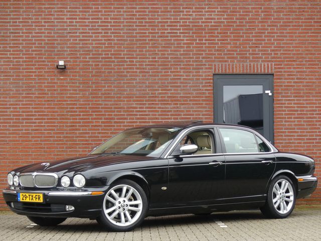 Jaguar XJ 4.2 V8 LWB NL AUTO Schuifdak/PDC/Navigatie