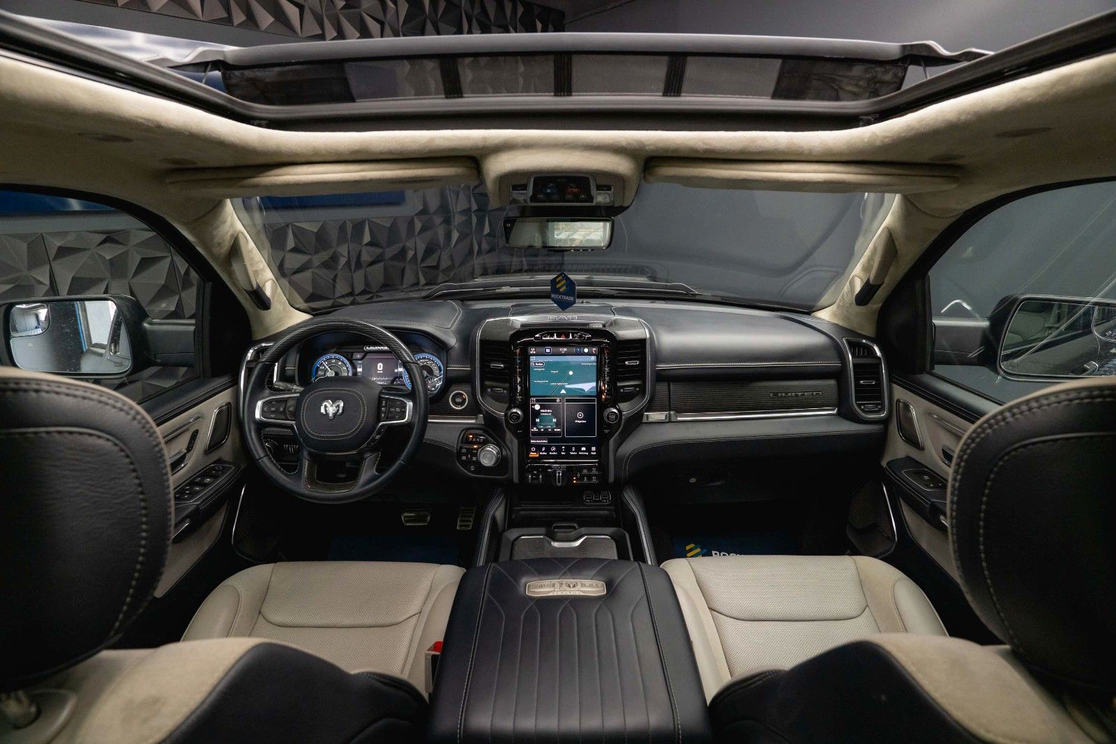 Fahrzeugabbildung Dodge RAM 5.7 V8 HEMI 4x4 LIMITED 10TH ANNIVERSARY ACC