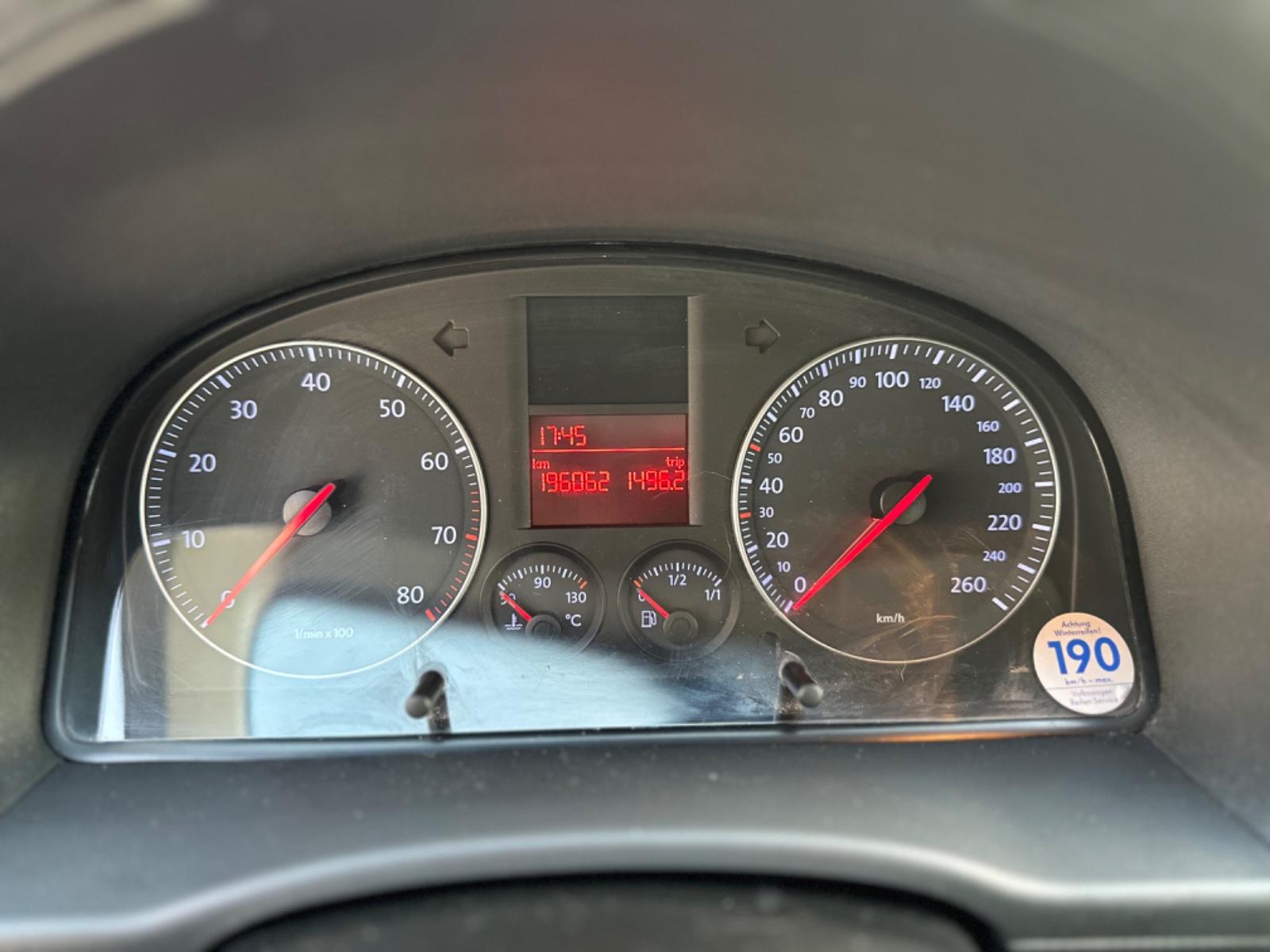 Volkswagen Caddy Life 1,6l Benzin 7Sitze Klima AHK ohne TÜV