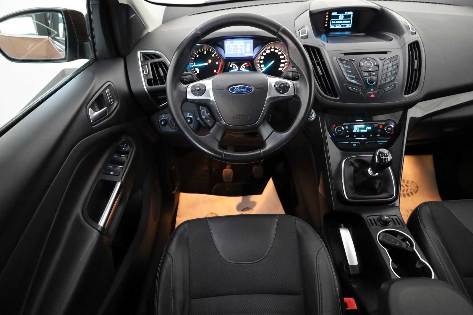 Fahrzeugabbildung Ford Kuga Titanium T.Leder,PSC,AHK,Standheizung,SR+WR