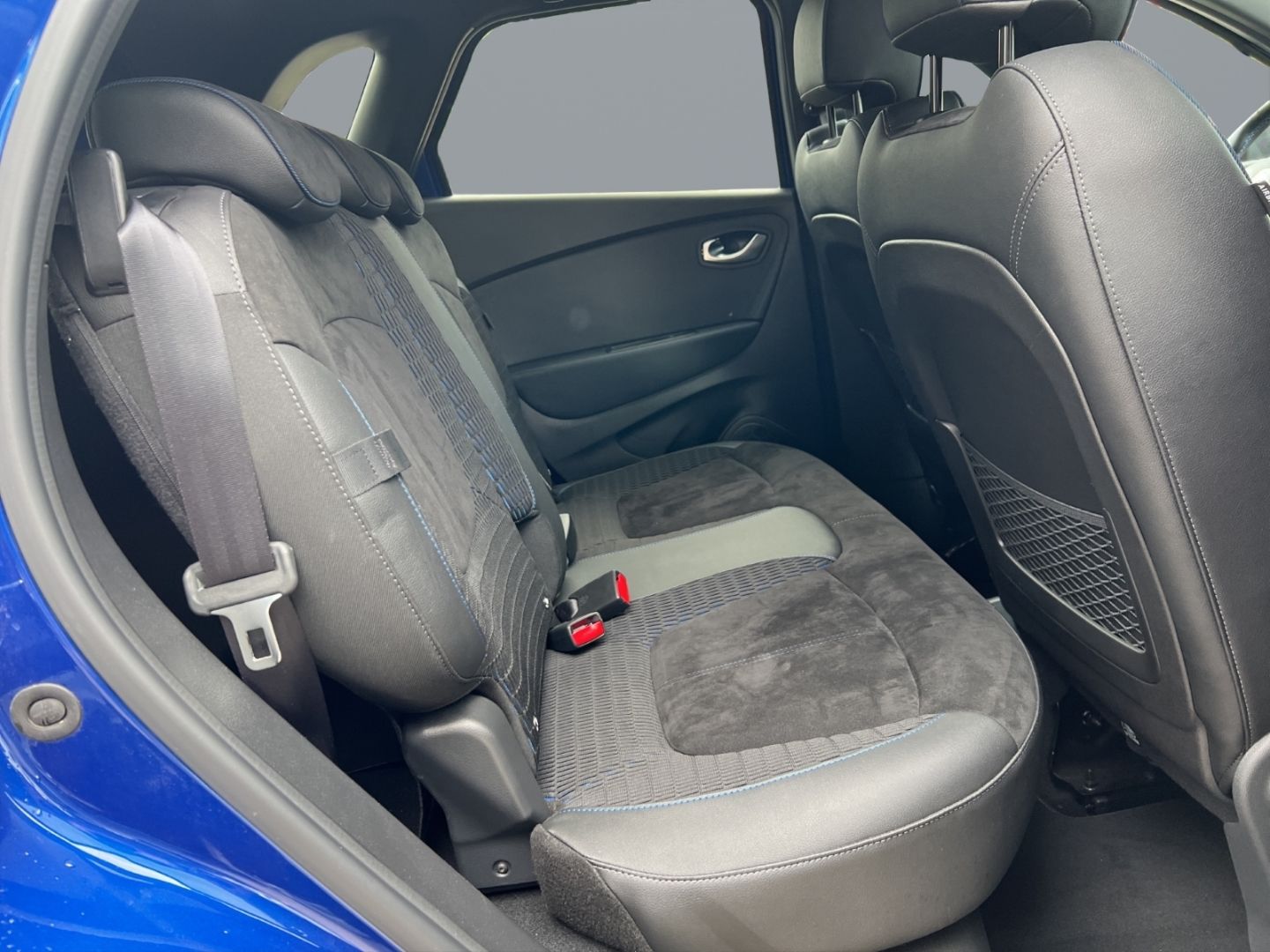 Fahrzeugabbildung Renault Captur Version S 1.3 TCe 150 EDC Navi LED Klimaa