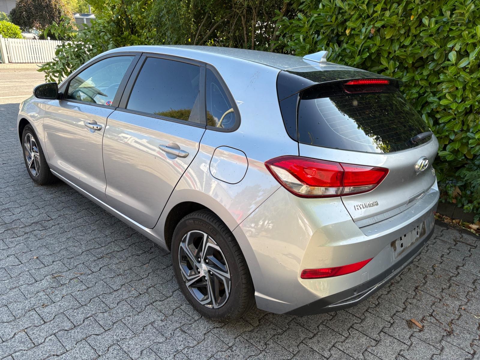 Hyundai i30 1.6 CRDI DCT-7/Business/Netto 8300