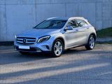 Mercedes-Benz Urban - Polarsilber mit hellem Interieur  - silberne Mercedes-Benz GLA 200