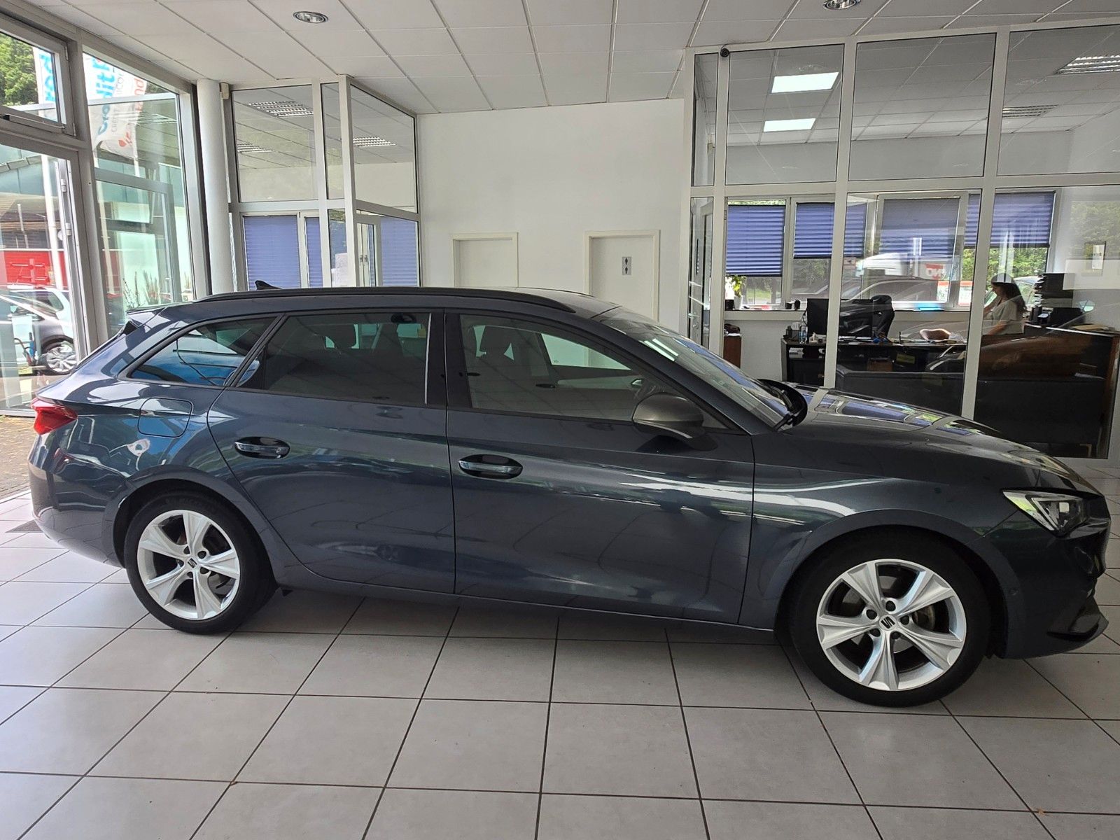 Fahrzeugabbildung SEAT Leon Sportstourer FR