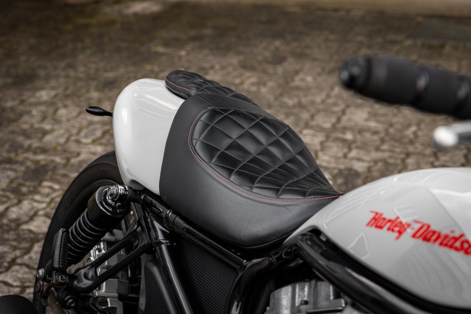 Fahrzeugabbildung Harley-Davidson VRSCR STREET ROD - KESSTECH -