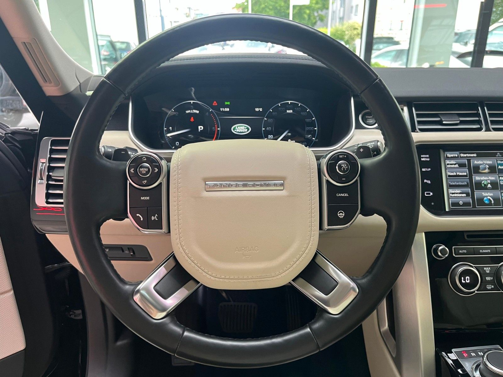 Fahrzeugabbildung Land Rover Range Rover Vogue 4.4 SDV8*Pano*AHK*