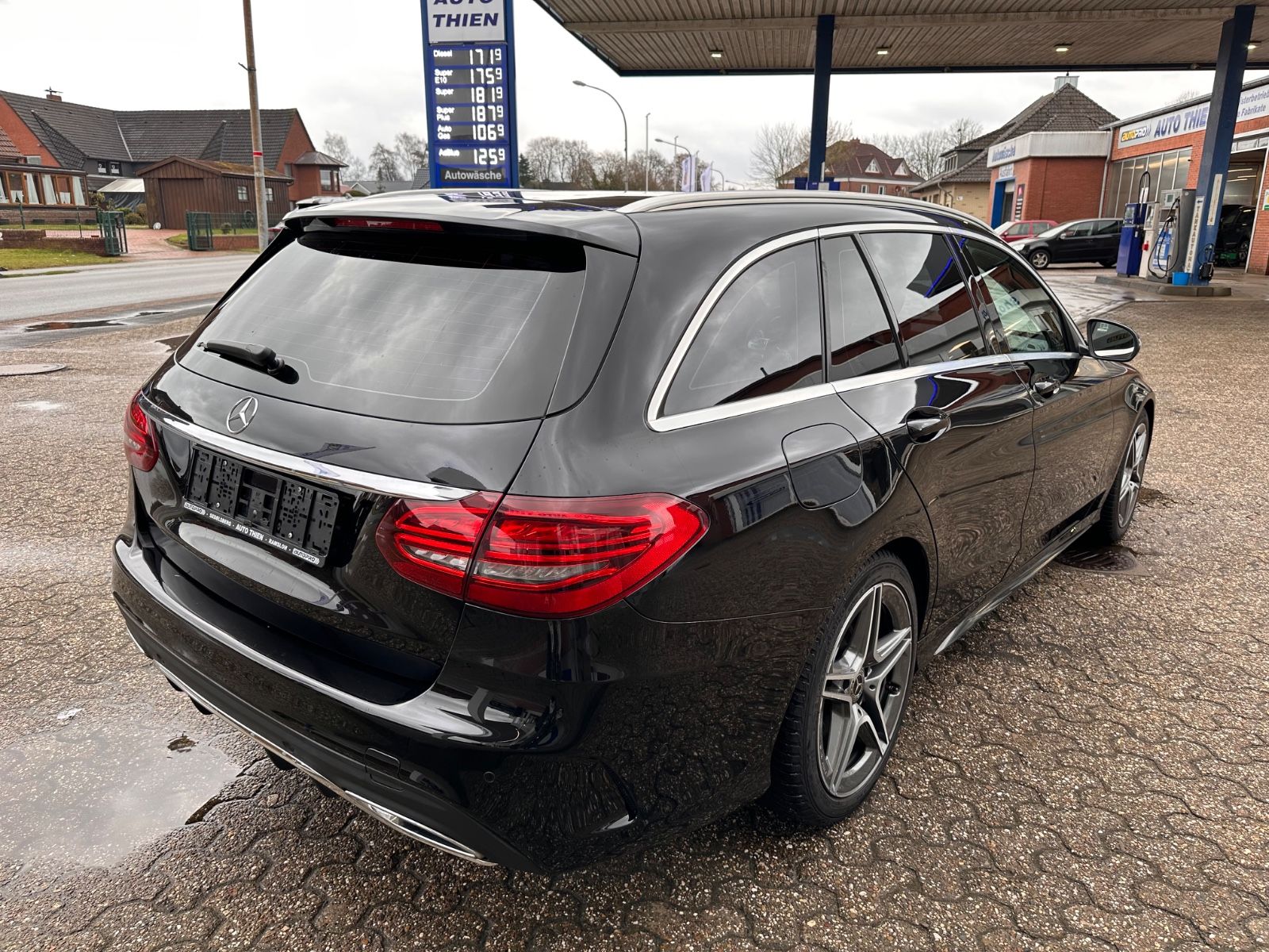 Fahrzeugabbildung Mercedes-Benz C 220 d T-Modell AMG Line Autm. LED/Navi/GRA/PDC