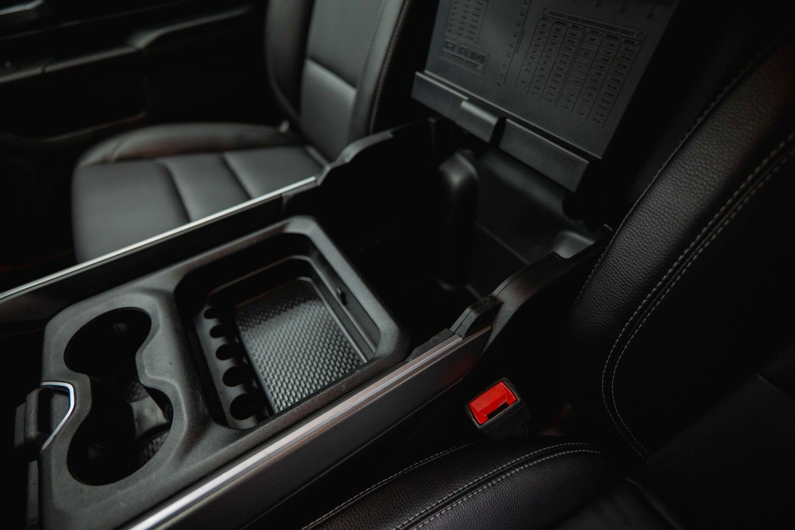 Fahrzeugabbildung Dodge RAM 5.7 V8 HEMI 4x4 OFFROAD BLACK EDITION 19%