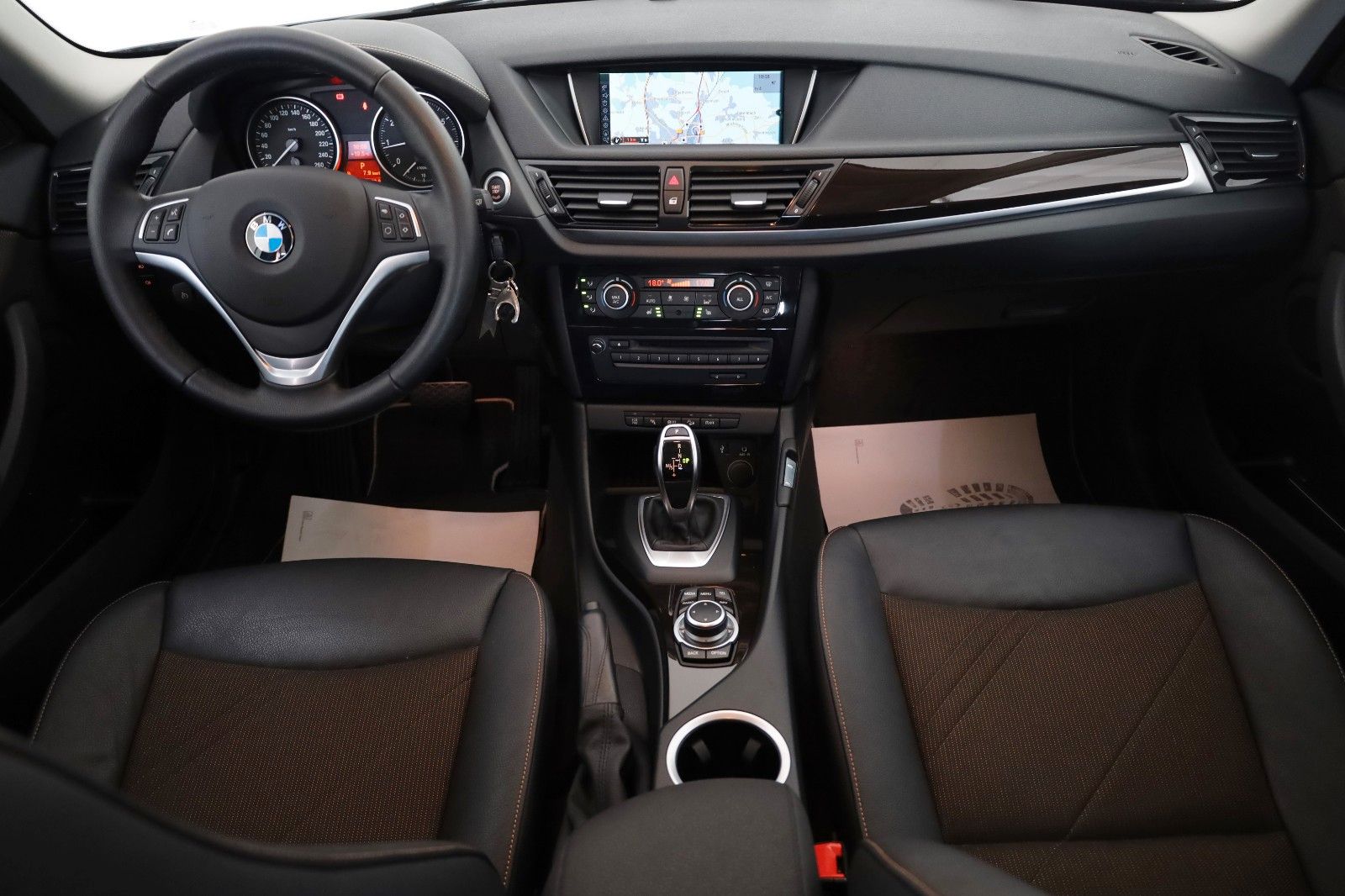 Fahrzeugabbildung BMW X1 20i xDrive XLine Navi,Xenon,Kamera,SH,PDC,AHK