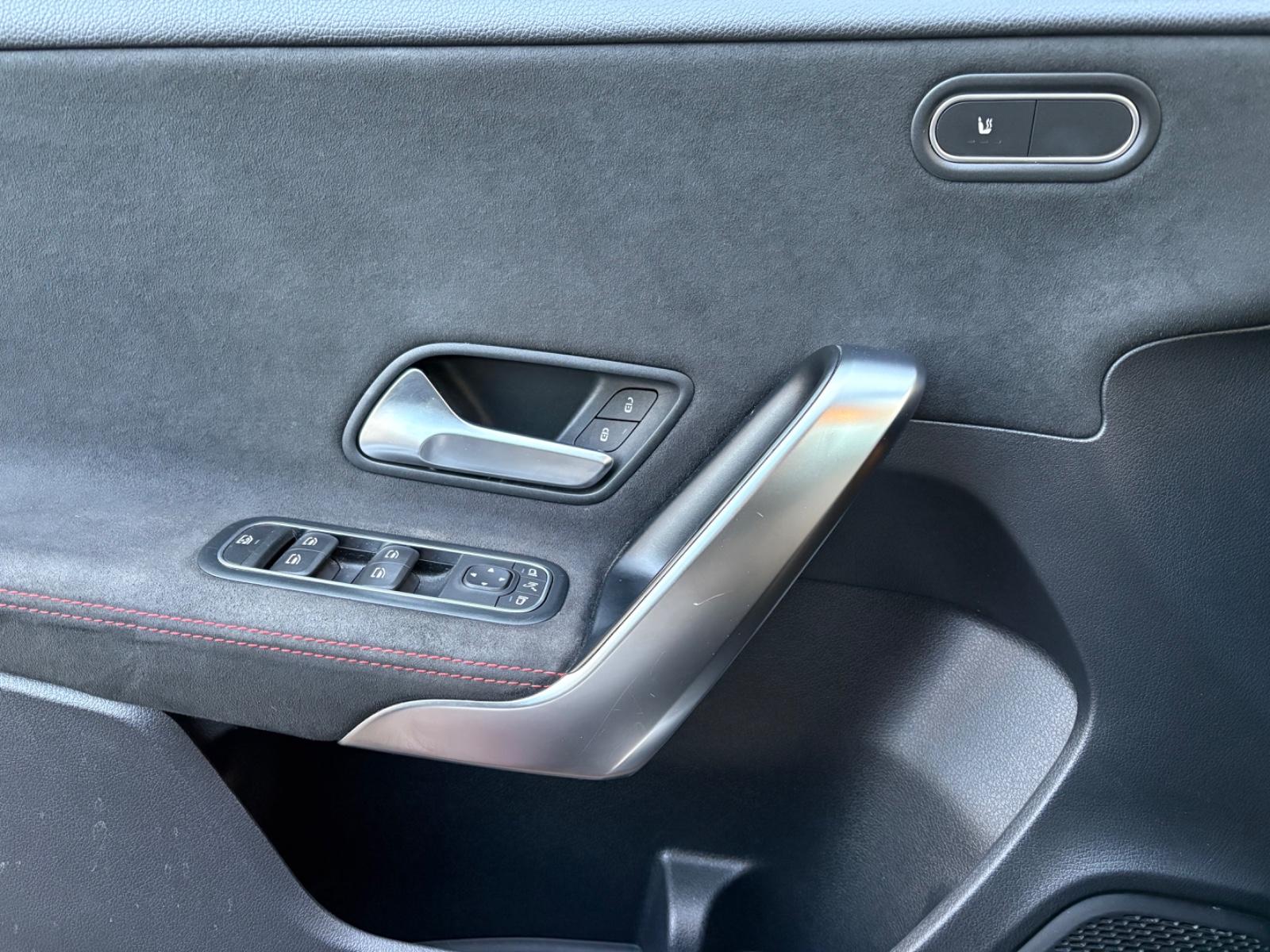 Mercedes-Benz A 250 4M*AMG*LED-NIGHT-CARPLAY*PDC*SPURA*SHZ