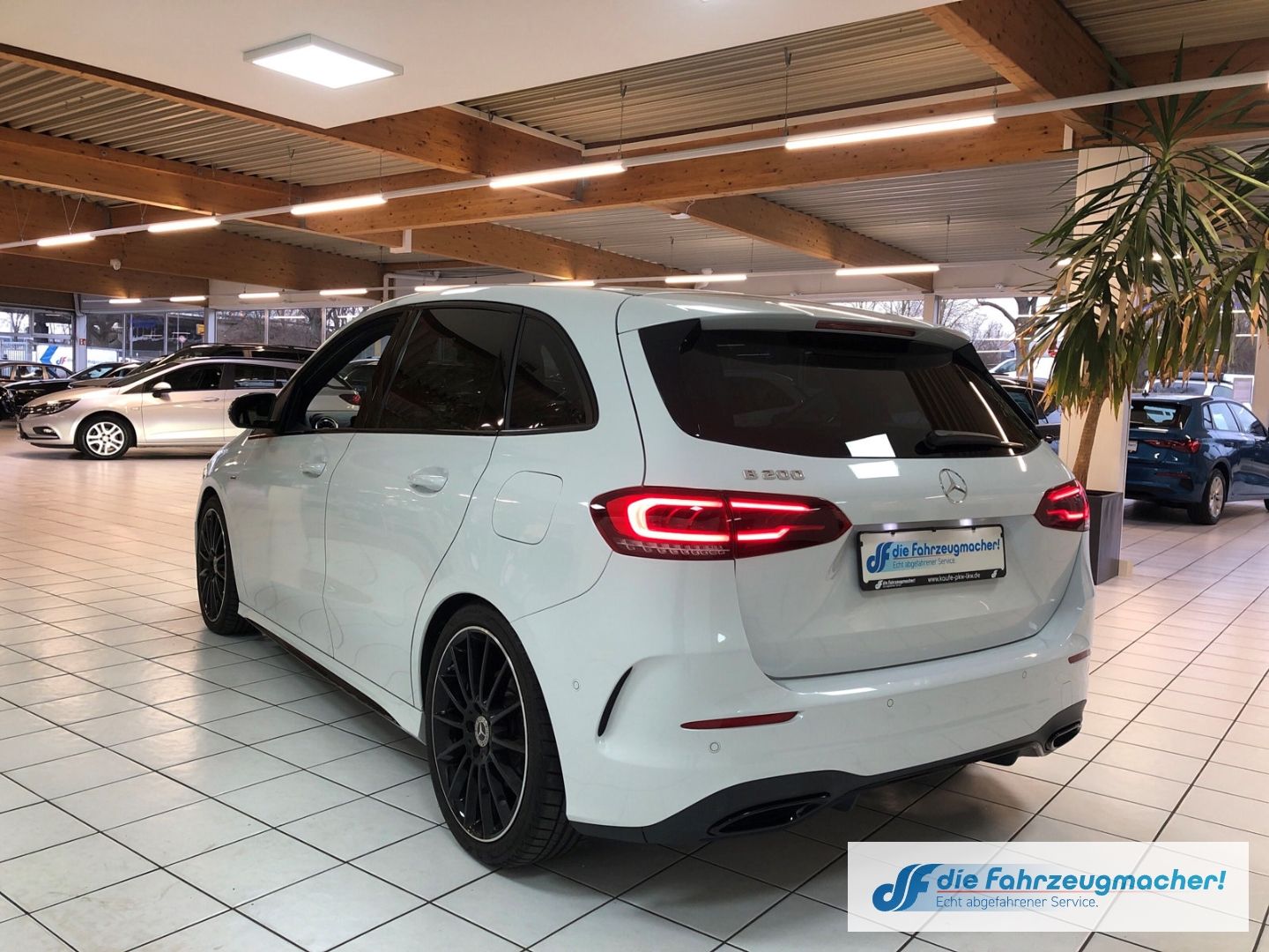 Fahrzeugabbildung Mercedes-Benz B 200 AMG Edition Sportpaket AHK Panodach Navi d