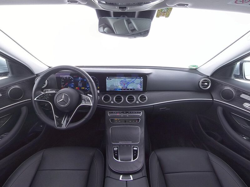 Fahrzeugabbildung Mercedes-Benz E 300 de T 4M DISTR*AHK*PANO*MEMO*360°KAM*MULTIB