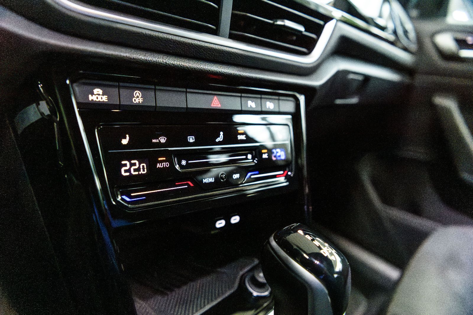 Fahrzeugabbildung Volkswagen T-Roc R-Line 1.5 TSI DSG LED+AHK+NAVI+ACC+KAMERA