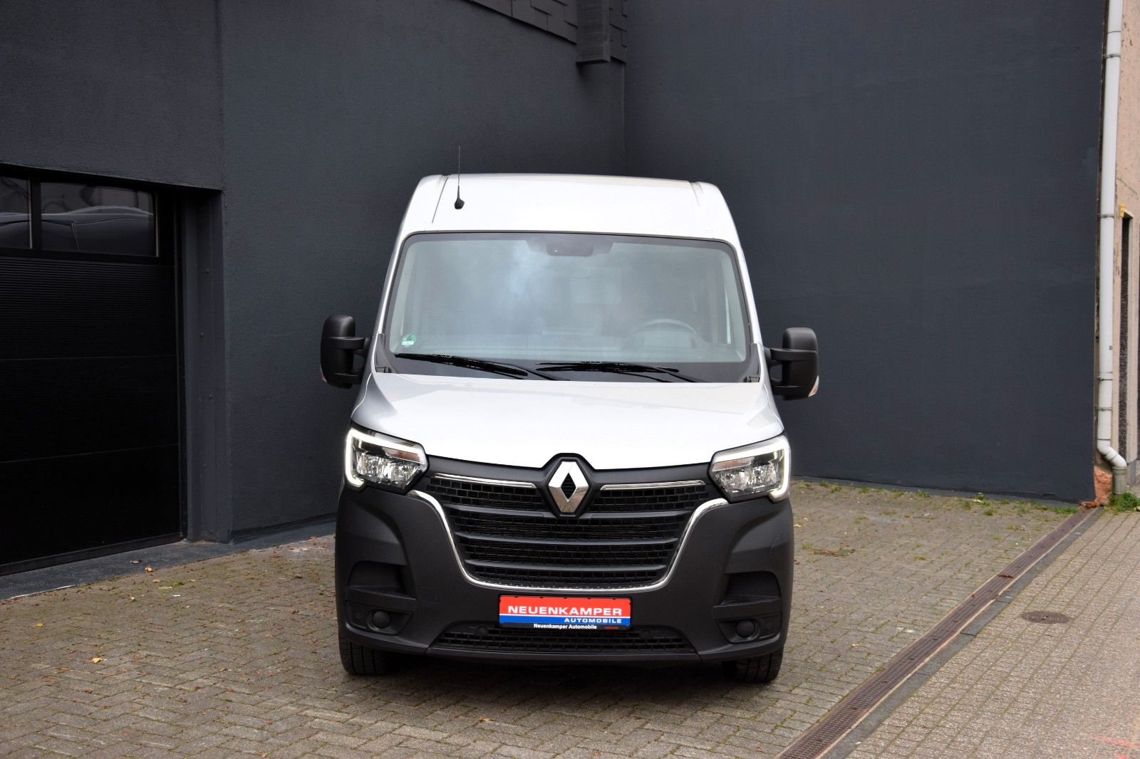 Fahrzeugabbildung Renault Master III Kasten L2H2 Klima PDC LED 3,5t