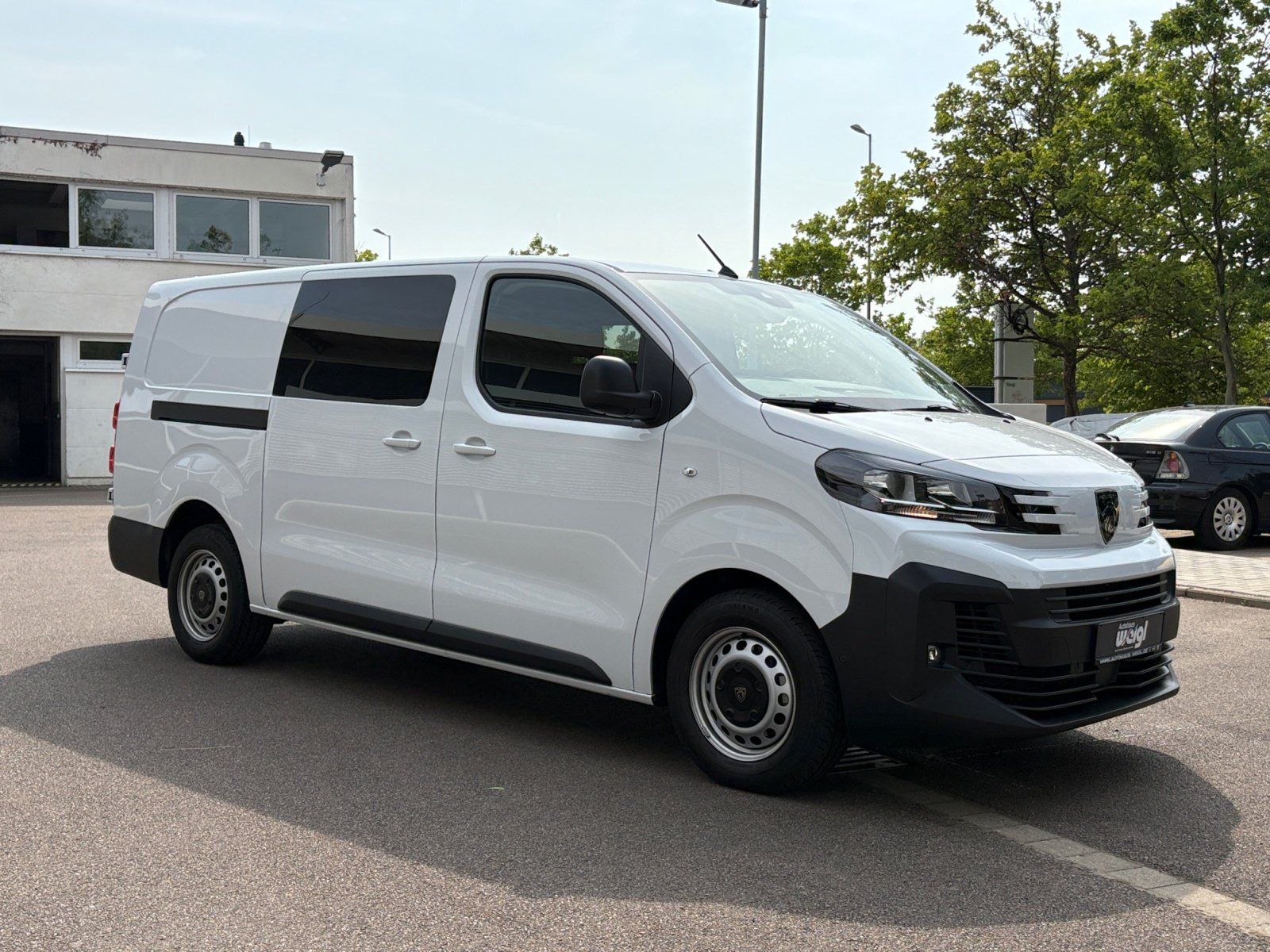 Fahrzeugabbildung Peugeot Expert DoKa L3 BlueHDi 180 EAT8 Doppelkabine