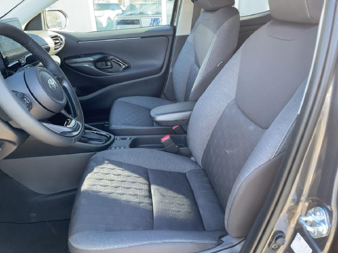 Fahrzeugabbildung Toyota Yaris Hybrid 116PS Team D + Safety + Comfort