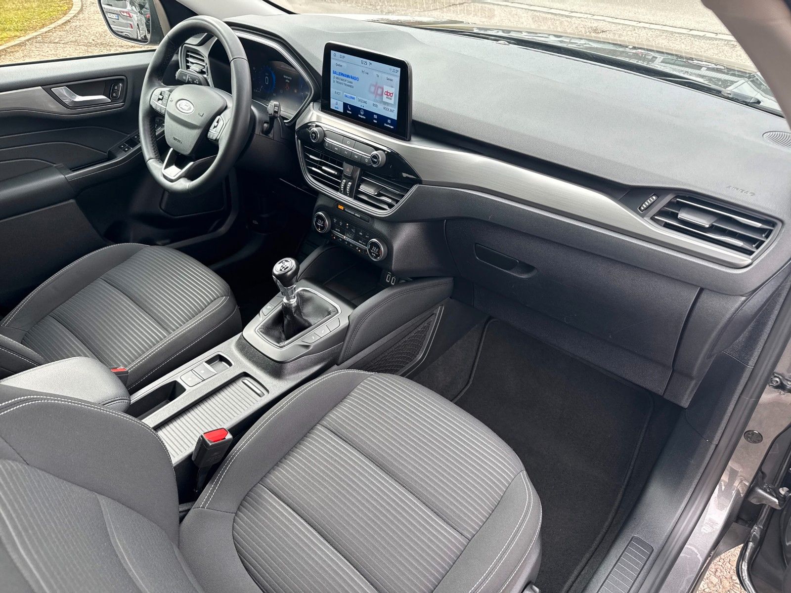 Fahrzeugabbildung Ford Kuga Titanium, FAHRASSISTENZPAKET