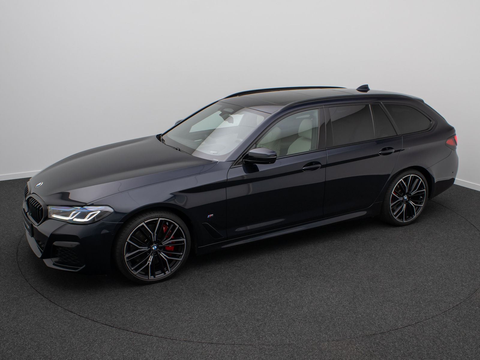 Fahrzeugabbildung BMW 540d xD M Sport 360° HUD DAB H/K Panorama 20Zoll
