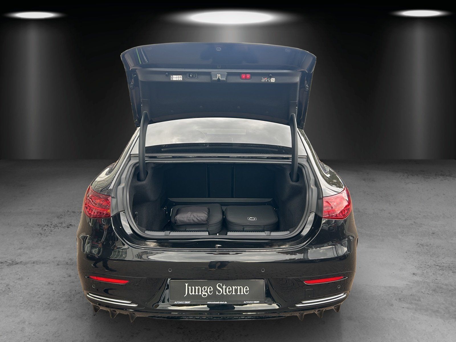 Fahrzeugabbildung Mercedes-Benz EQE500 AMG Prem DISTRO 22kw AIRMATIC 4,5°HAL AHK