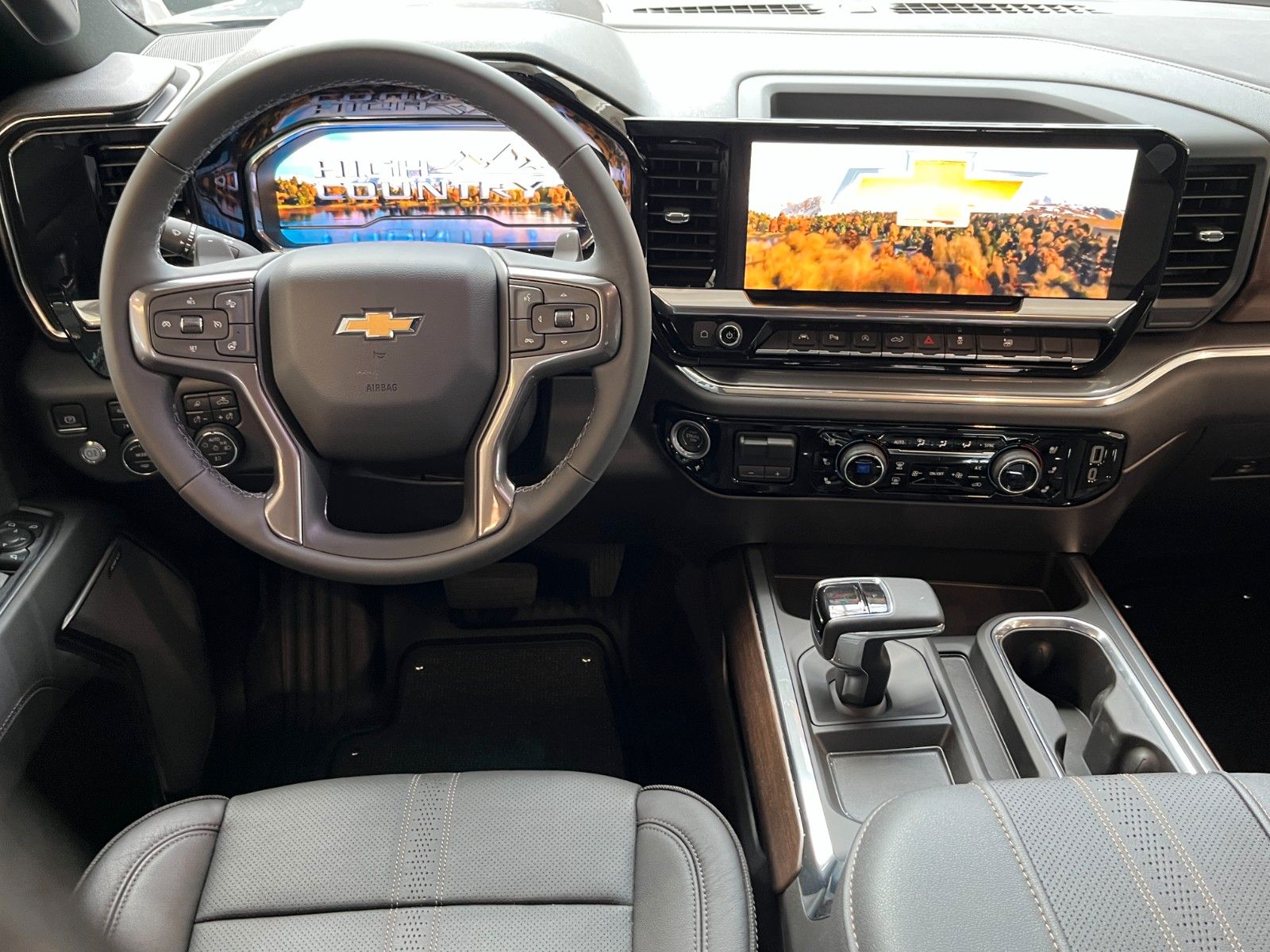 Fahrzeugabbildung Chevrolet Silverado 6.2 V8 High Country Black Package