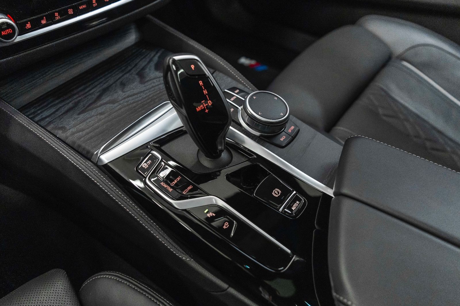 Fahrzeugabbildung BMW M550IX Massage Harman 360° Head UP LED NAV PDC