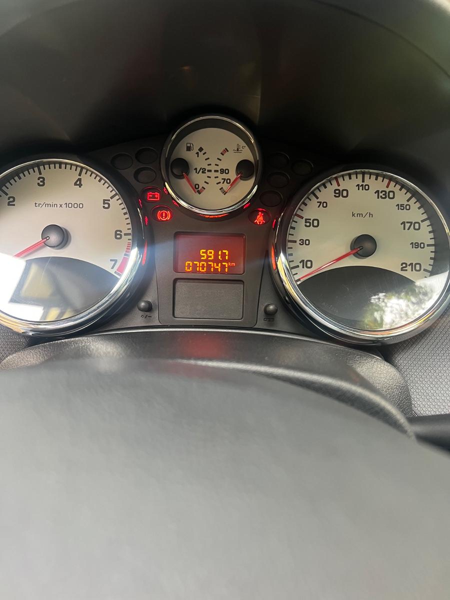 Peugeot 207 2011 — photo 12