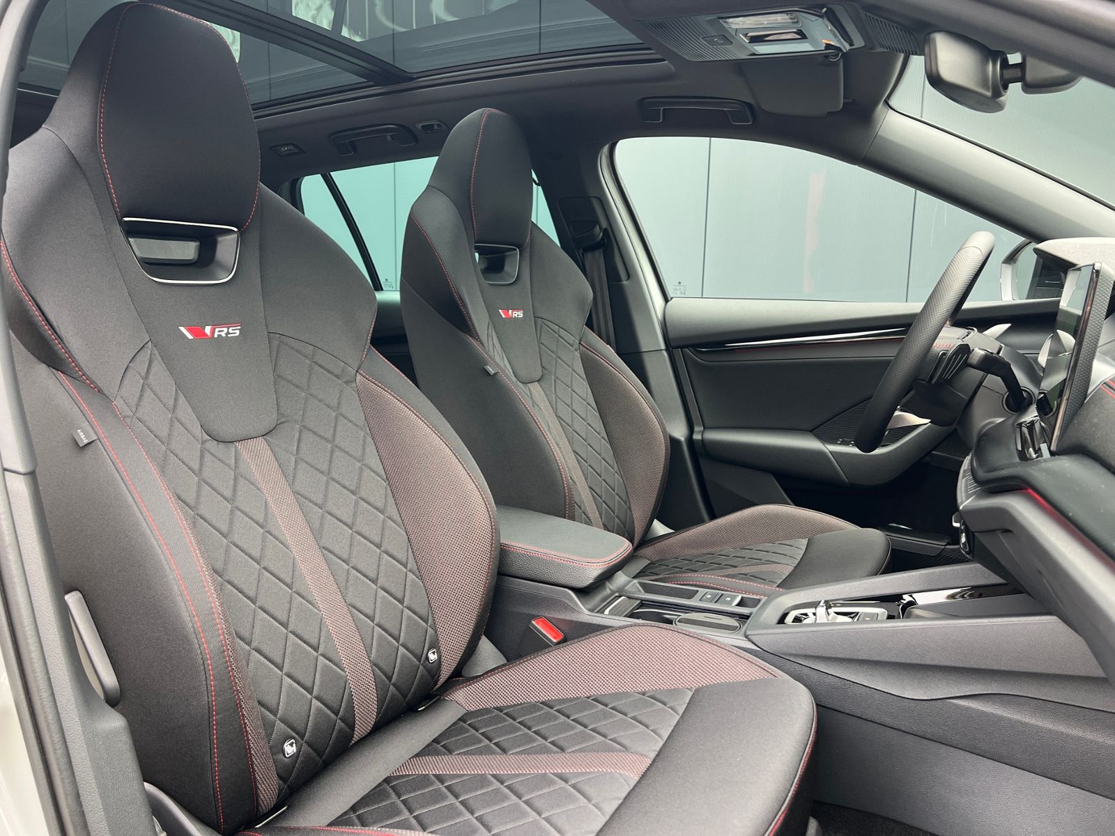Fahrzeugabbildung SKODA Octavia Combi RS 2,0 TSI DSG *AHK, ACC, Matrix,