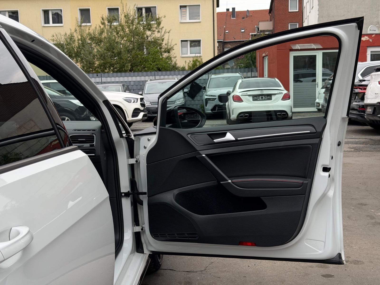 Volkswagen Golf VII Lim. GTI Clubsport*DYNAUDIO*PANO*LEDER*