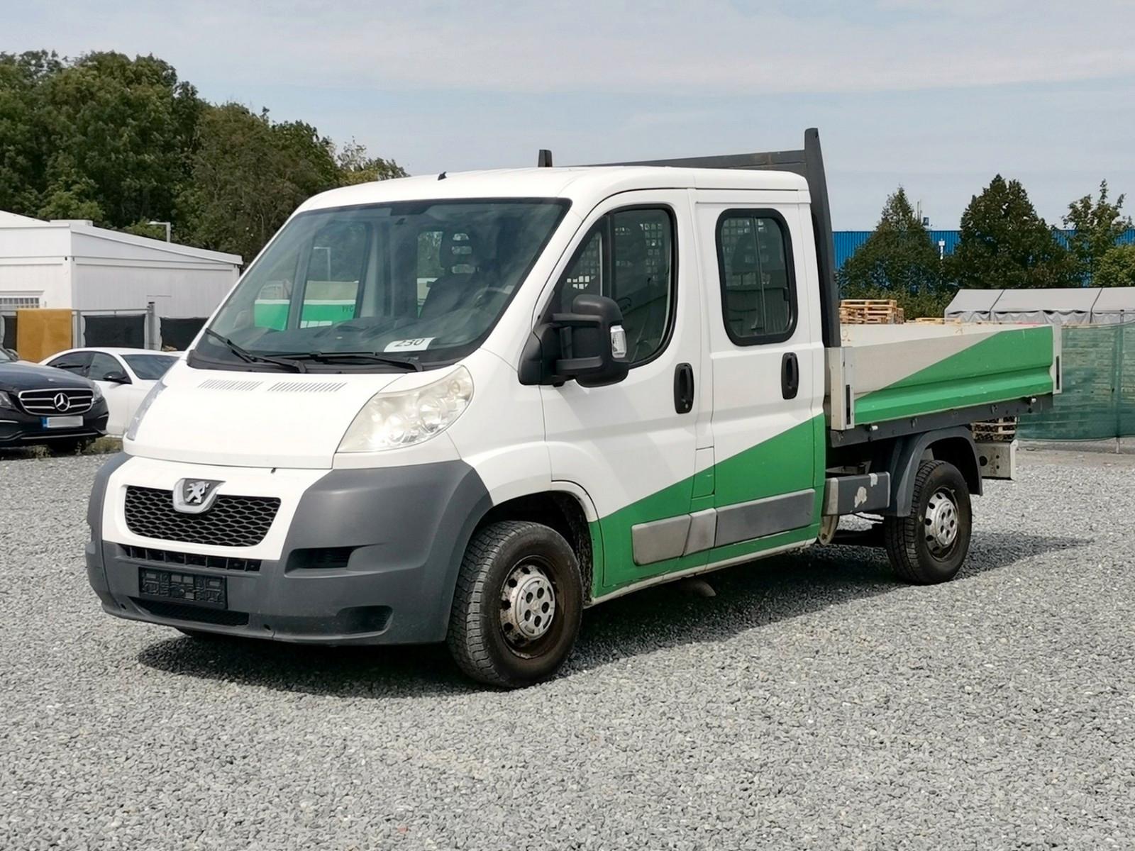 Peugeot Boxer 2.2HDI/96kw PRITSCHE 2,4M/ 7 SITZE/ AHK