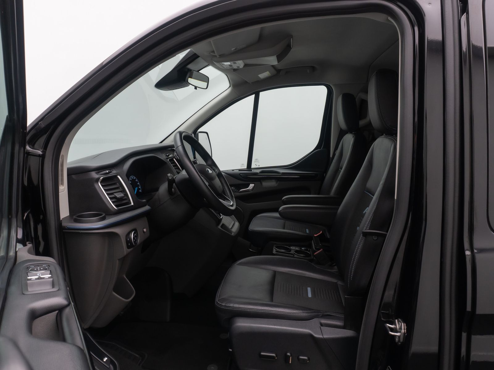 Fahrzeugabbildung Ford Custom Tourneo Active ACC Bi-Xenon DriveAss DAB