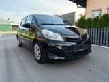 Toyota Yaris Cool 5-Türe/PDC/Multi-Fuktion/Tüv 09.2027 - Toyota Yaris: Schwarz