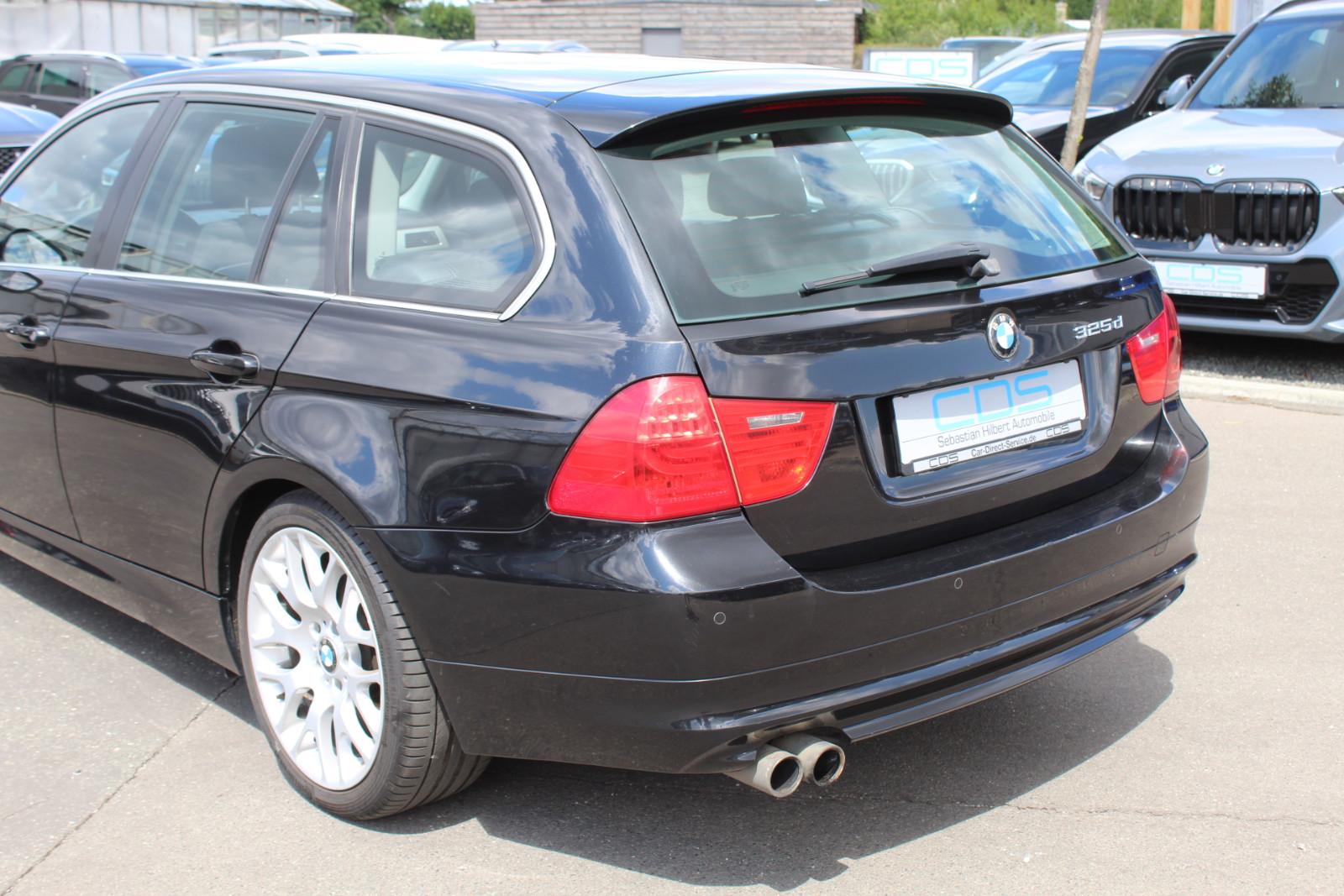 BMW 325 2011 — interior