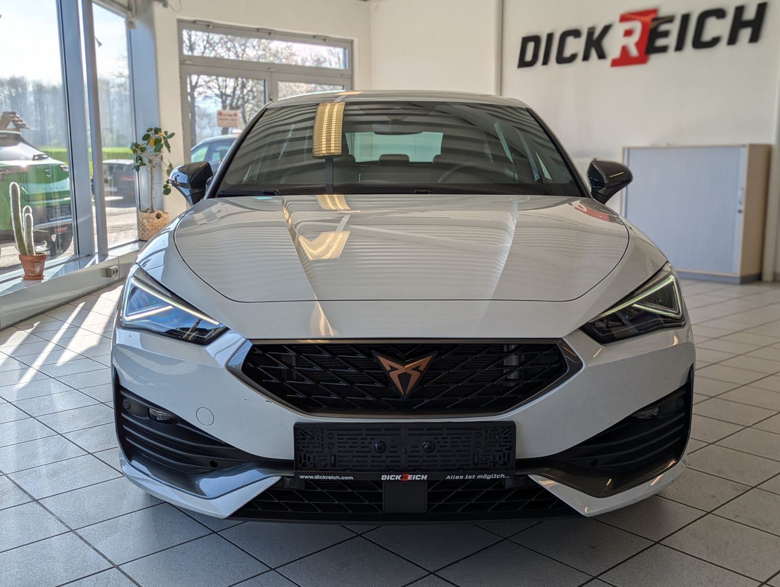 Fahrzeugabbildung CUPRA Leon 1.5 TSI DSG ACC Full-Link Matrix Navi Cam