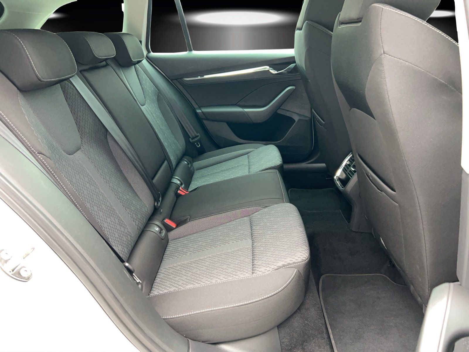 Fahrzeugabbildung SKODA Octavia Combi 1.4 TSI DSG iV Style/KAMERA/ACC/